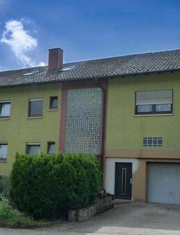2-Familienhaus mit 3 Garagen auf großem Grundstück - Sinsheim