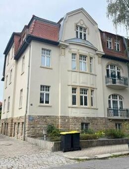 Attraktive und großzügige 2-R.-DG-Wohnung mit Einbauküche und PKW-Stellplatz im Villenviertel von Bautzen zu vermieten! - Bautzen