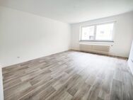 IHRE NEUE WOHNUNG WARTET AUF SIE: 3-Zimmer Wohnung im 1.OG mit modrnem Bad und tollem Balkon! - Bad Gandersheim