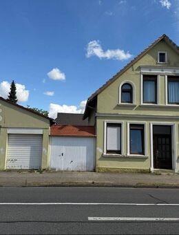 Immobilie mit zwei vermieteten Wohneinheiten und leerstehender Bürofläche - Delmenhorst