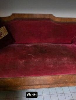 altes Samtsofa - Kehl