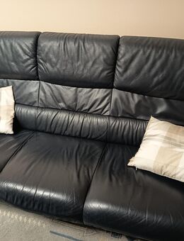 3-Sitzige Ledercouch gegen Abholung zu Verschenken (Dunkelblau/Hochlehner) - Garmisch-Partenkirchen