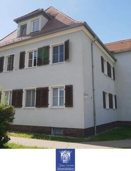 Wohlfühlwohnung unterm Dach! Wohnküche ... Tageslichtbad mit Wanne und Dusche! - Riesa