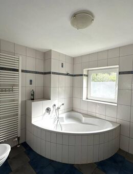 Charmantes, kleines Einfamilienhaus mit großem Grundstück in Buch am Erlbach - Buch (Erlbach)