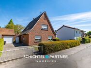 Ritterhude | Großes Zweifamilienhaus mit schönem Garten und zwei Garagen - Ritterhude