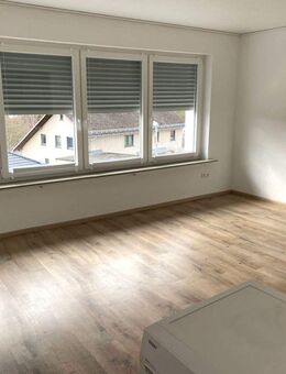 Schöne 2 ZKB Wohnung mit Balkon in Naumburg - Naumburg