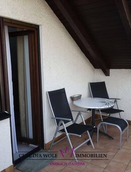*** RUHIG WOHNEN! - Schöne 3-Zi.-DG-Wohnung mit zwei Balkonen in Feuchtwangen zu vermieten *** - Feuchtwangen