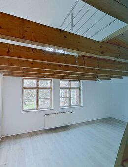 Modernes Wohnen mit Charakter: Tolle 4-Zimmer-Wohnung mit Galerie und viel Platz - Dinslaken