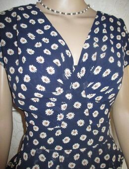 NEU mit ETIKETT * Seiden Chiffon * Margeriten- Blüten * Flower- Power * Kleid ''YUMI'' Original Gr. 36- 38/ S, dunkel- blau, cremè- weiss * - Riedlingen