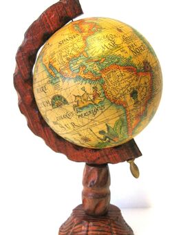 Globus aus Holz - ca. 60 Jahre alt antik - Handarbeit - Höhe: 40cm Durchmesser: 18cm - Biebesheim (Rhein)
