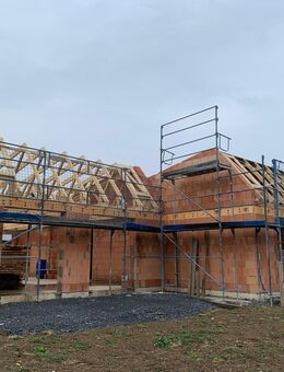Barrierefreie Doppelhaushälfte - Neubau - Niveau KFW40 - Frankenblick