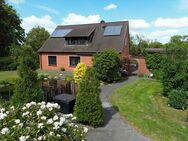 Ein Zuhause für die ganze Familie: Wohnhaus mit parkähnlichem Garten mit einer Allee und Teichen - Ehrenburg