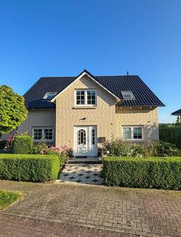 Repräsentatives Zweifamilienhaus mit Panoramablick in bester Lage von Bad Gandersheim - Bad Gandersheim
