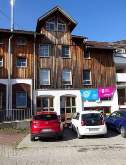 Gepflegtes Mehrfamilienhaus mit vier Wohnungen und Gewerbeeinheit! - Riedering