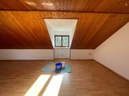 Gepflegtes Zweifamilienhaus mit wunderschönem Garten in ruhiger Wohngegend nahe Waldrand - Kammerstein