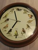Wanduhr Quarzuhr mit Vogelstimmen zu jeder Stunde in 21149