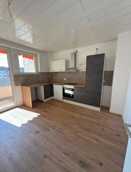 *Schöne* 4 Zimmer Wohnung mit EBK und Balkon in Ruhiger Lage von Ludwigshafen - Ludwigshafen (Rhein)