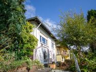 Leben im idyllischen Weinbach – Ihr Traum vom Eigenheim. Winkelbungalow aus den 70er Jahren - Weinbach