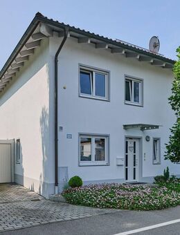 ATTRAKTIVE DOPPELHAUSHÄLFTE IN STRAUBING-SÜD - Straubing