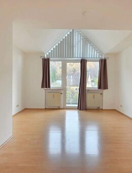 "Ganz in weiß!" - TOP-Eigentumswohnung: Balkon mit Veste-Blick, 2 Stellpl., im beliebten Cortendorf! - Coburg