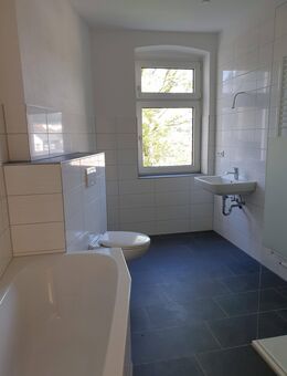 Großes Familienglück ist mietbar! Luxuriös kernsaniert, Erstbezug, Balkon, Gäste WC, Bad mit Fußbodenheizung, 5 Räume - Aue