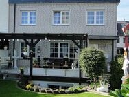 Attraktive Hauseinheit, vorderer Objektteil vermietet, mit Garten, Terrasse und Garage - Köln