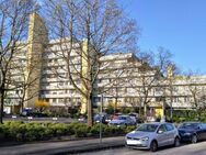 Helle 4,5 Zimmer-Dachterrassenwohnung mit toller Aussicht, überdachtem langen Balkon, geräumiger Terrasse, TG-Stellplatz und Pkw-Stellplatz - Stuttgart