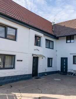 Zweifamilienhaus mit Renditepotenzial in Gundelsheim - Gundelsheim (Baden-Württemberg)