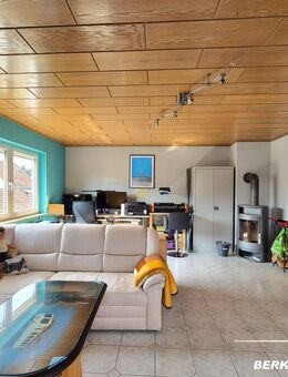 BERK Immobilien - geräumige 3-Zi-Whg in gepflegtem ZFH mit Balkon und Stellplatz in Hasselroth - Hasselroth