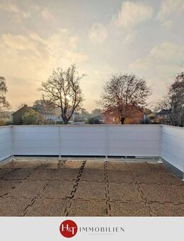 Frisch renoviertes Dachgeschoss mit sonniger Dachterrasse und Carport - Stuhr
