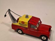 Corgi Toys Traktor Ford lenkbar und Landrover Abschleppdienst - Berlin