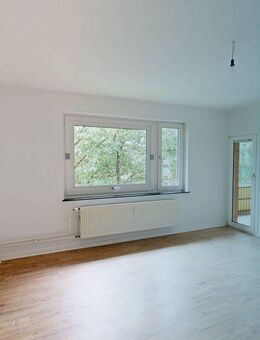 ++ Charmante 4-Zimmer-Wohnung mit TAGESLICHTBAD, EINBAUKÜCHE & BALKON ++ - Rendsburg