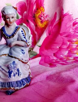 Vintage Deko Figur  , sitzende Dame  ! - Oberharz am Brocken