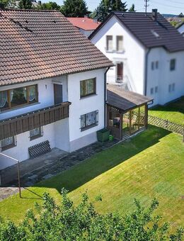 Viel Platz für Familie und Freizeit mit großem Garten und Wintergarten - Albstadt