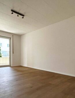 Sorry...leider reserviert. Schicke 2 helle Zimmer mit TOP-Badezimmer auf 51 m². Stellplatz. - Konstanz