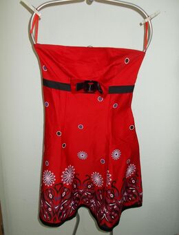 rotes Kleid mehrfarbig gemustert, geschätzt Gr. M - Bardowick