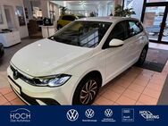 VW Polo, 1.0 l TSI Life, Jahr 2023 - Gladenbach