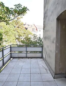 WG geeignet! Großzügig geschnittene 2-Zimmer-Whg in Düsseldorf - Düsseldorf