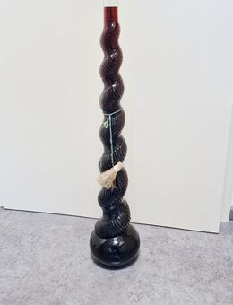Alte Weinflasche ca. 1994, Rotwein, ca. 80 cm hoch, ungeöffnet. - Leipzig Nord