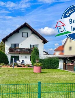 Großzügiges Zweifamilienhaus mit sonnigem Garten, Terrasse und Garage in idyllischer Feldrandlage - Schaafheim