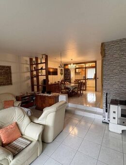 Wohlfühl-Reihenmittelhaus mit drei Balkonen und modernisierter Ausstattung - Nähe Klinik Püttlingen - Püttlingen