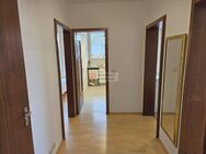 Top!! 3 Zimmer Wohnung, 2 Balkone, Stellplatz und Einbauküche - Frankfurt (Main)