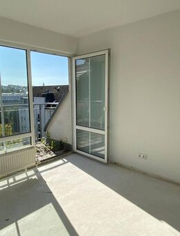 Moderne Dachgeschosswohnung Nähe Bahnhof - wird frisch renoviert - Chemnitz