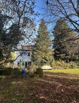 Die Maklerinnen präsentieren: Gepflegte Villa mit viel Platz in idyllischer Ruheoase - Igensdorf