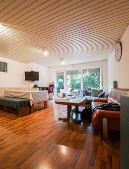 Charmante Maisonette-Wohnung mit Terrasse, Gartenanteil und eigenem Eingang in Zirndorf - Zirndorf