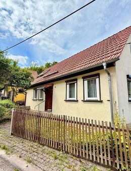 Charmantes Einfamilienhaus mit historischem Charme im Ortskern von Angelroda - Angelroda