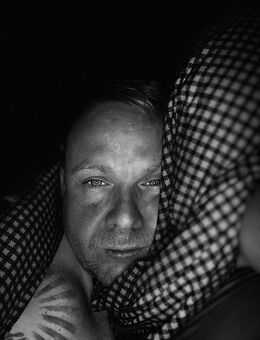 Junger Mann sucht nach dem Glück - Niesky