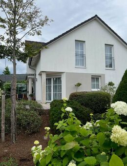 Exklusives Einfamilienhaus mit schönen Garten und Doppelgarage - Weiden (Oberpfalz)