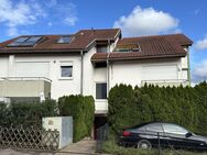 Lichtdurchflutete 3,5-Zi-Wohnung mit 2 Balkonen, 2 PKW-Stellplätzen in gefragter Lage - Esslingen (Neckar)