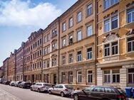Helle Dachwohnung im Altbau - frisch renoviert, Tageslichtbad, schickes Laminat/Vinyl - bezugsfertig - Dresden
